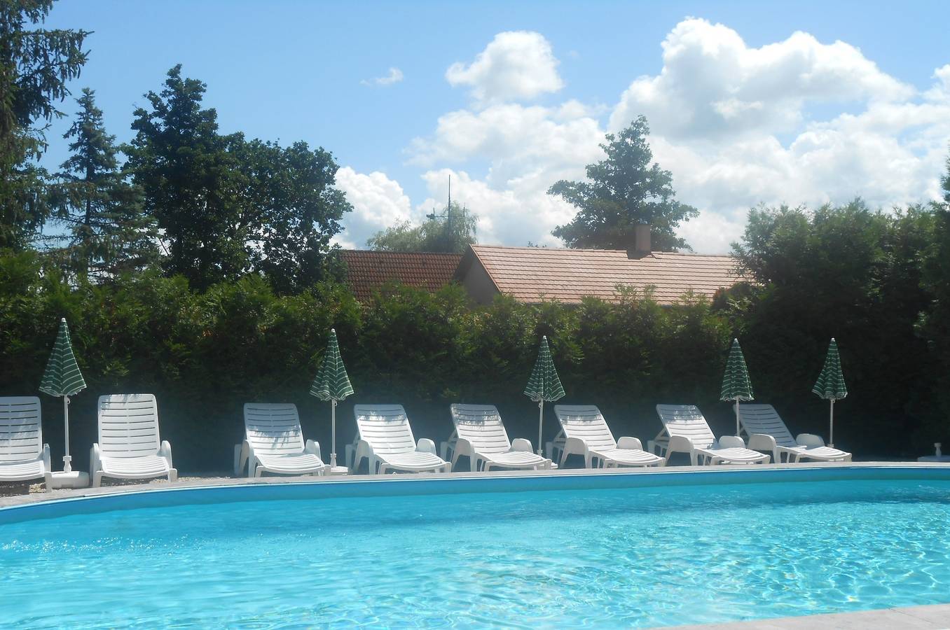Ganze Ferienwohnung, Ferienwohnung mit Pool, Wlan direkt am See (60qm) in Balatonmariafürdö, Plattensee Südufer