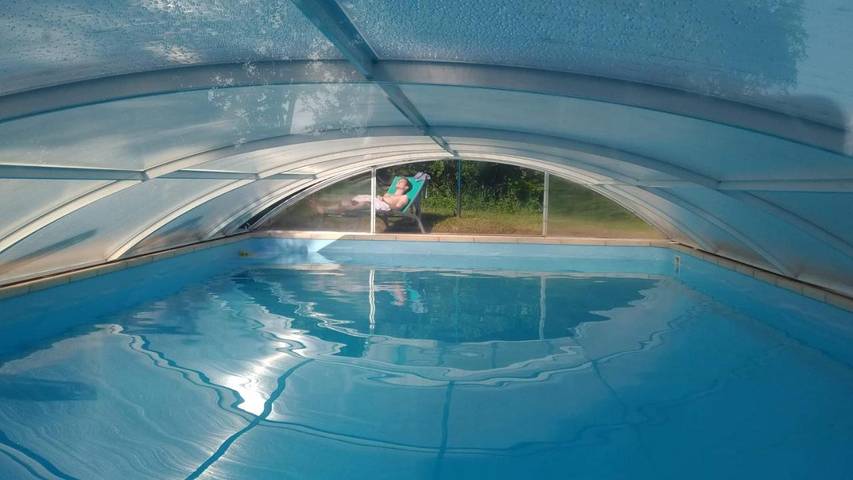 Cottage pour 2 personnes, avec jacuzzi ainsi que piscine et jardin à Tournay