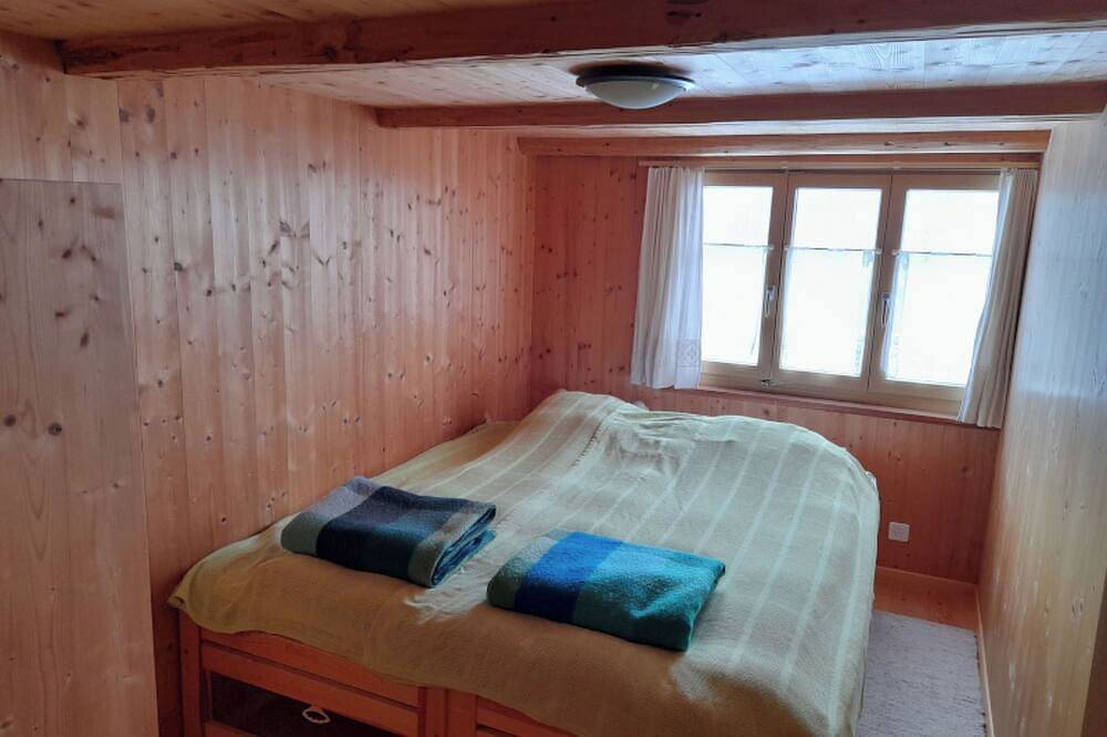 Ganze Wohnung, Ferienwohnungen Jörihus A&B, (Medels). in Rheinwald, Hinterrhein