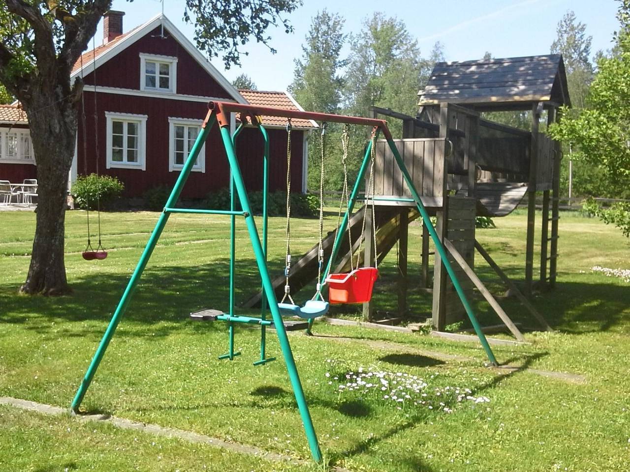 Hus för 6 Personer med trädgård in Nybro