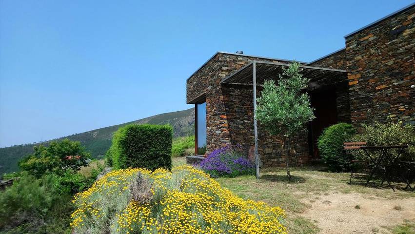 Location de vacances pour 4 personnes, avec Terrasse ainsi que Jardin et Vue dans Piódão