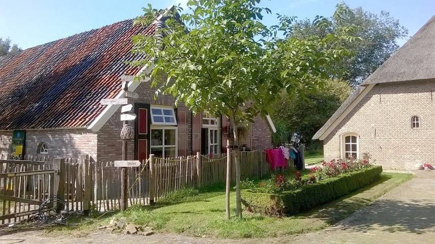 Location de vacances pour 8 personnes, avec Terrasse ainsi que Jardin et Vue dans Wijhe