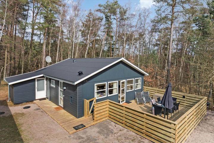 Ferienhaus für 4 Personen, mit Terrasse und Pool in Dueodde
