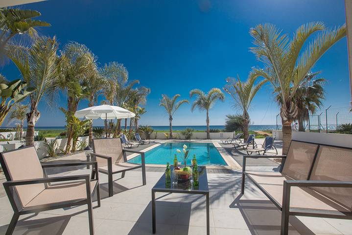 Beach house for 6 people, with Balcony/Terrace and Garden as well as Pool in Cyprus