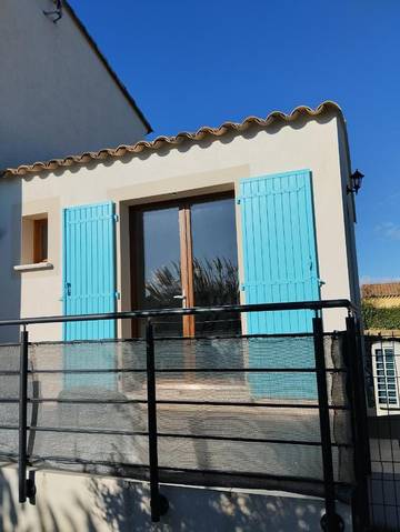 Gîte pour 4 personnes, avec piscine ainsi que vue et jardin à Sernhac