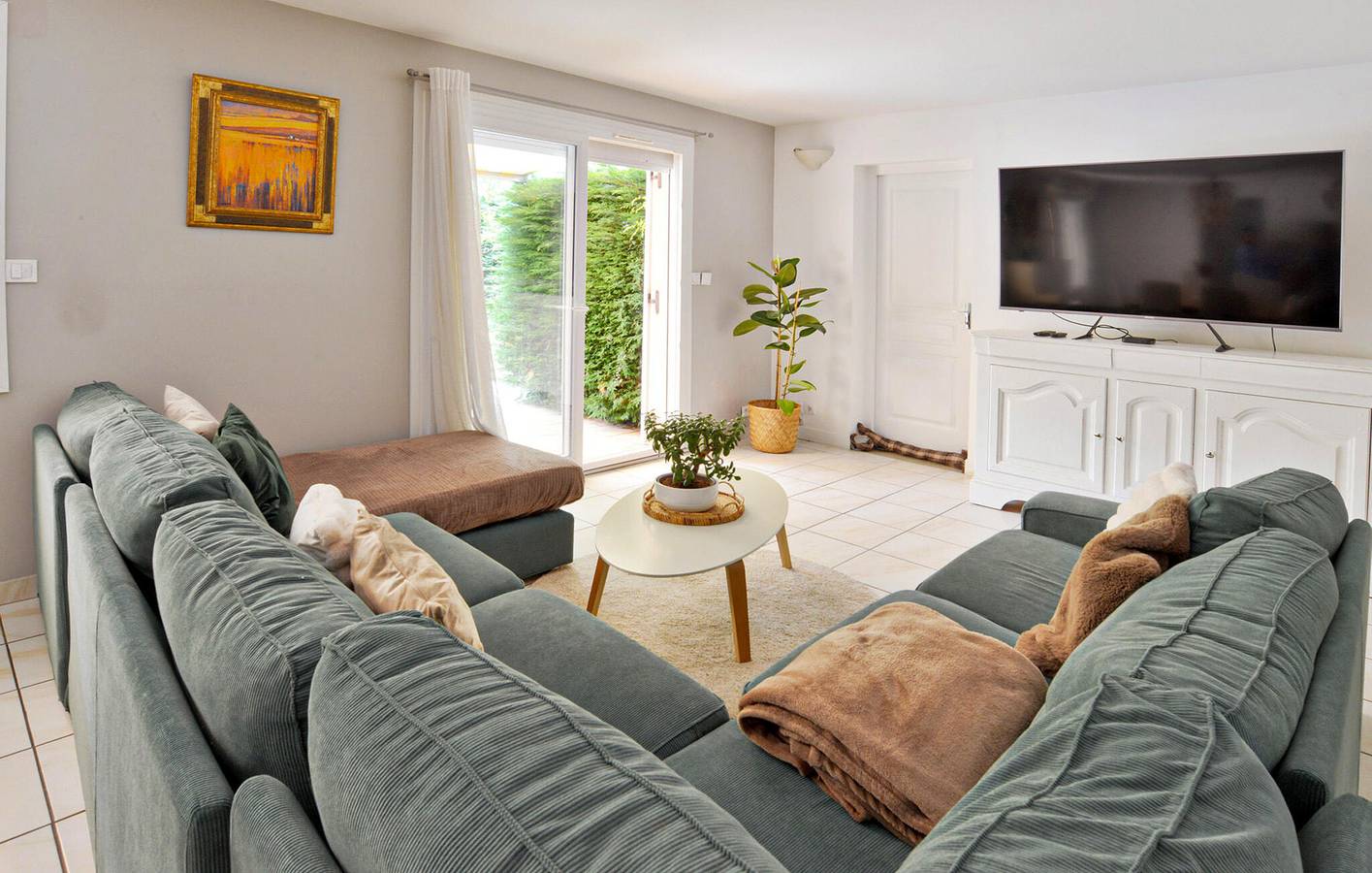 Appartement confortable de 200 m² avec jardin et jacuzzi à Villecresnes in Mandres-les-Roses, Val-de-Marne