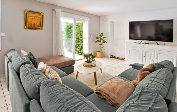 Gemütliche 200-Quadratmeter-Wohnung mit Garten und Whirlpool in Villecresnes in Mandres-les-Roses, Val-de-Marne