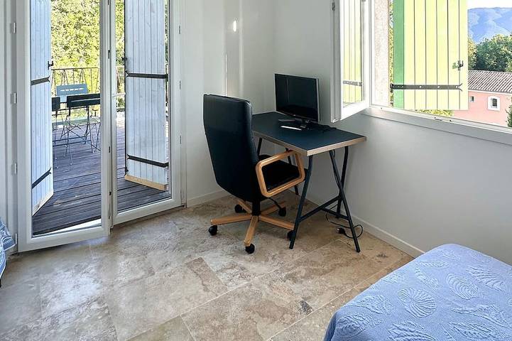 Location de vacances pour 6 personnes, avec jardin et terrasse à Caseneuve - 3