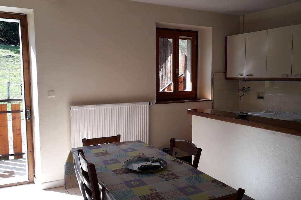 Appartement entier, T3 avec jardin dans mini ferme à 10 min de thonon et du lac léman in Allinges, Région de Thonon-les-Bains