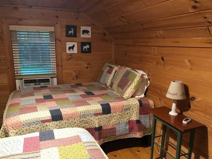 Log cabin for 10 people, with garden in Virginia