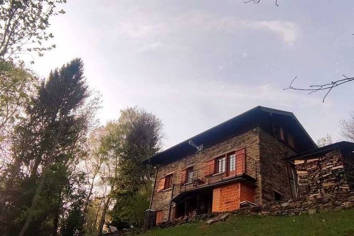 Gîte pour 7 personnes, avec terrasse et jardin