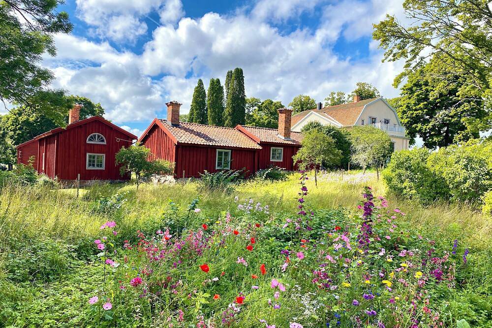 Rural dream home in the heritage-listed Arrendatorns Bostad from the 18th century. in Hjälmaren
