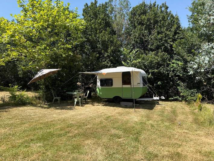 Camping pour 3 personnes, avec Terrasse et Jardin ainsi que Piscine et Vue
