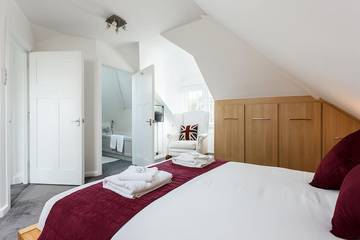 Holiday Home for 14 People in Christchurch, South West England, Photo 4