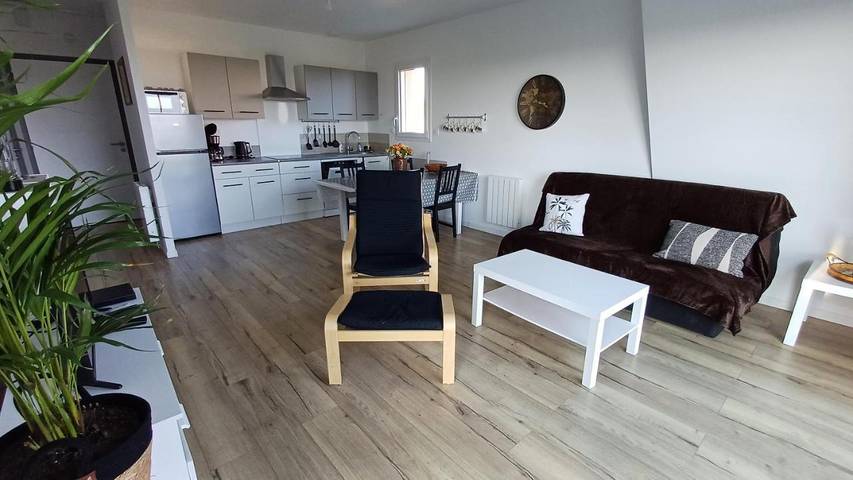 Gîte pour 4 personnes, avec vue ainsi que terrasse et jardin à Hirel - 3