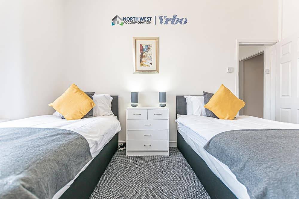 Spacious 3-Bedroom House in Ince, Wigan | Free Parking&Wifi | Long Stays Welcome in Wigan, Greater Manchester