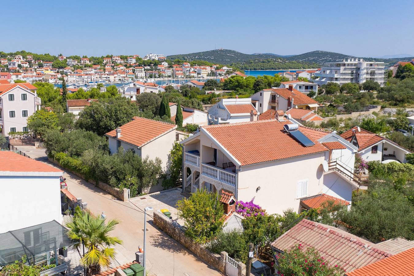 Ganze Wohnung, 2-Zimmer-Ferienwohnung mit Terrasse Jezera, Murter A-21148-a in Tisno, Murter
