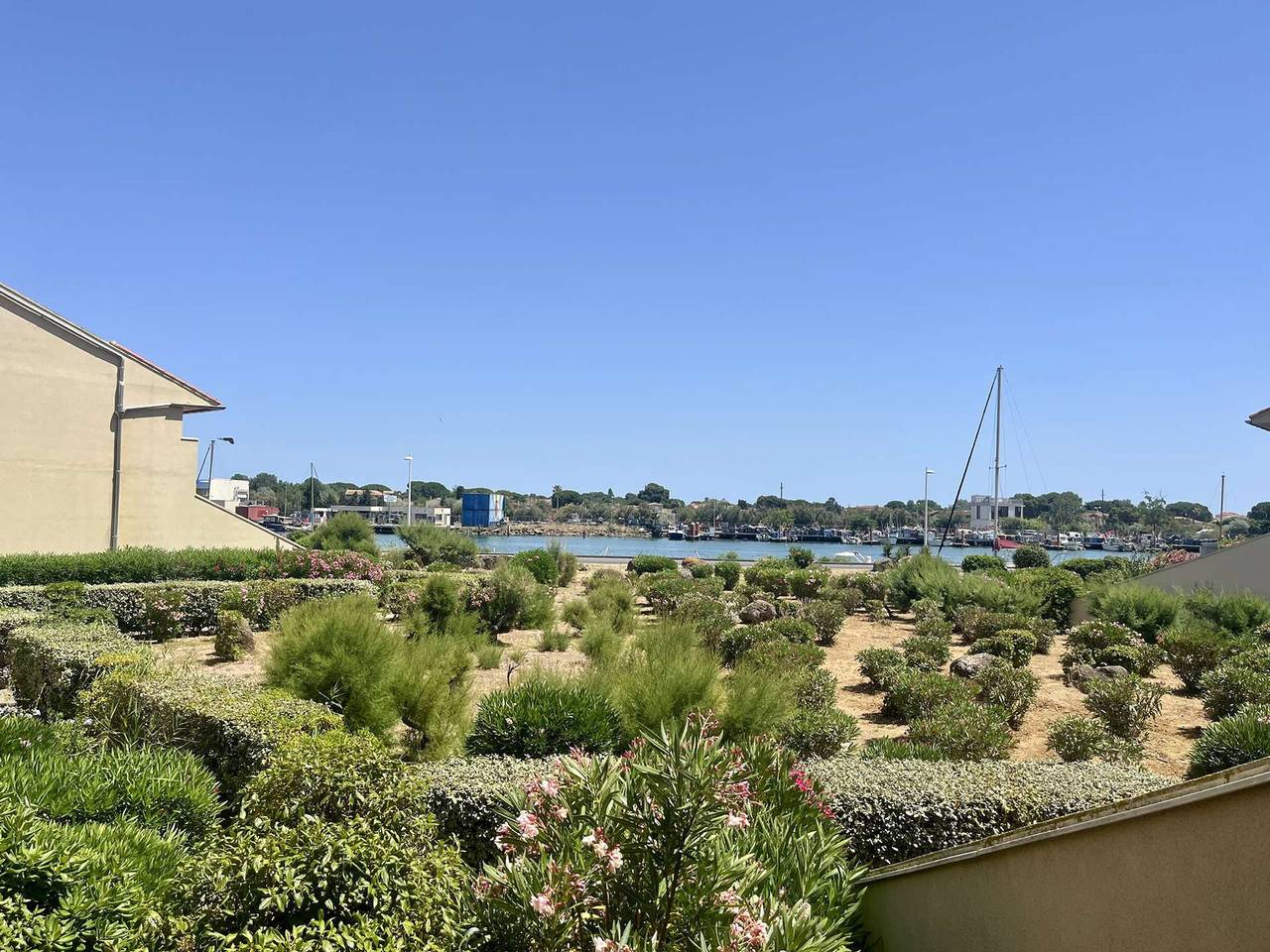 Appartement entier, Studio lumineux avec vue sur jardins - 2 pers. in la Tamarissière, Agde