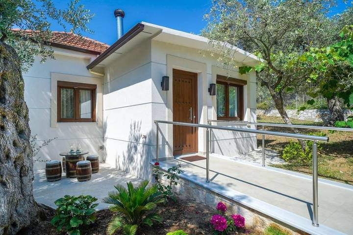 Villa für 5 Personen, mit Ausblick und Garten sowie Pool in Griechenland - 2