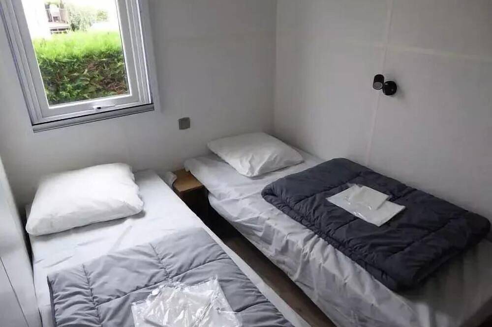 C- Mobil-home Baltique - 3 chambres 6 Ã  8 personnes - 6 pers. inclus dans le tarif in Saint-Gilles-Croix-de-Vie, Vallée de la Loire