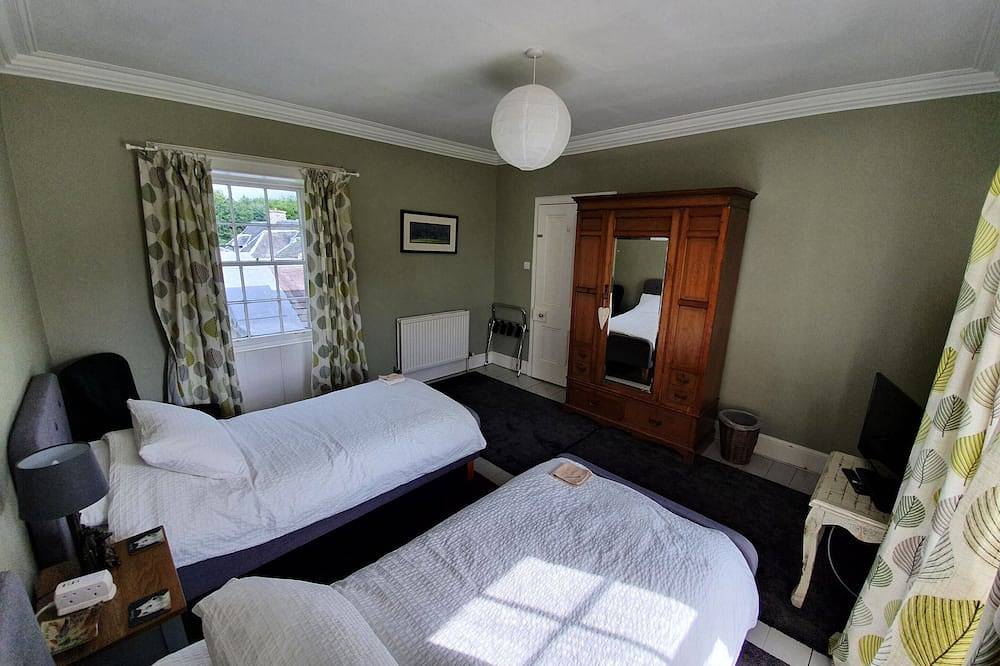 Two gorgeous bedrooms in 4* B&B with open countryside views at Parkhead House in West Lothian