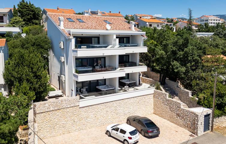 Ganze Ferienwohnung, Gemütliche 1-Zimmer-Wohnung mit Meerblick, Garten und Parkplatz in Strandnähe in Plaža Bribirska obala, Novi Vinodolski