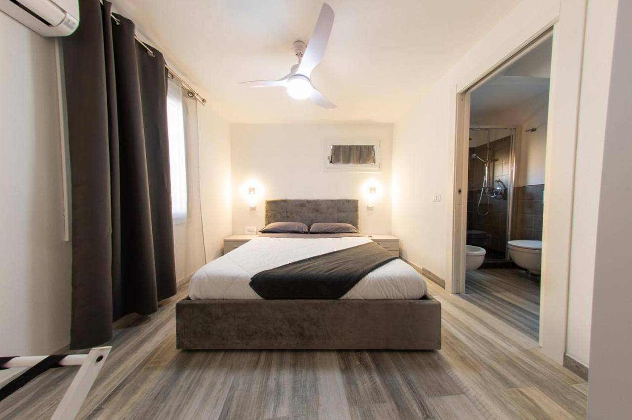 Double Room with Private Bathroom in Bosa, Planargia