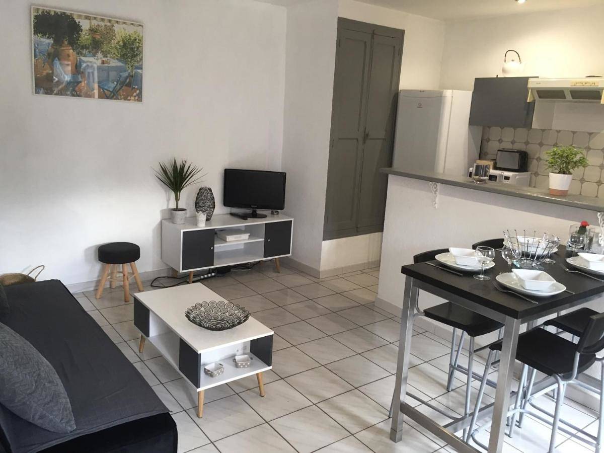 Appartement entier, T2 avec Terrasse, Clim , box fibre in Vedène, Vaucluse