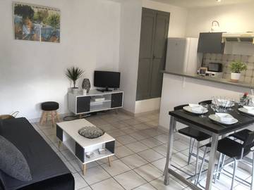 Gîte pour 3 personnes, avec vue et terrasse, animaux acceptés à Vedène