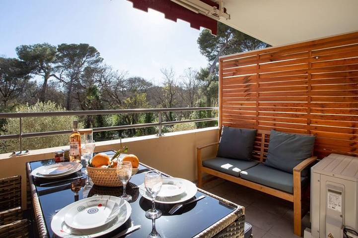 Gîte pour 4 personnes, avec balcon/terrasse et piscine ainsi que terrasse et bassin pour enfant dans Parc de Vaugrenier