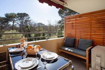 Gîte pour 4 personnes, avec bassin pour enfant et piscine ainsi que balcon/terrasse et terrasse dans Parc de Vaugrenier
