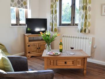 Log Cabin for 4 People in Whatlington, High Weald, Photo 1