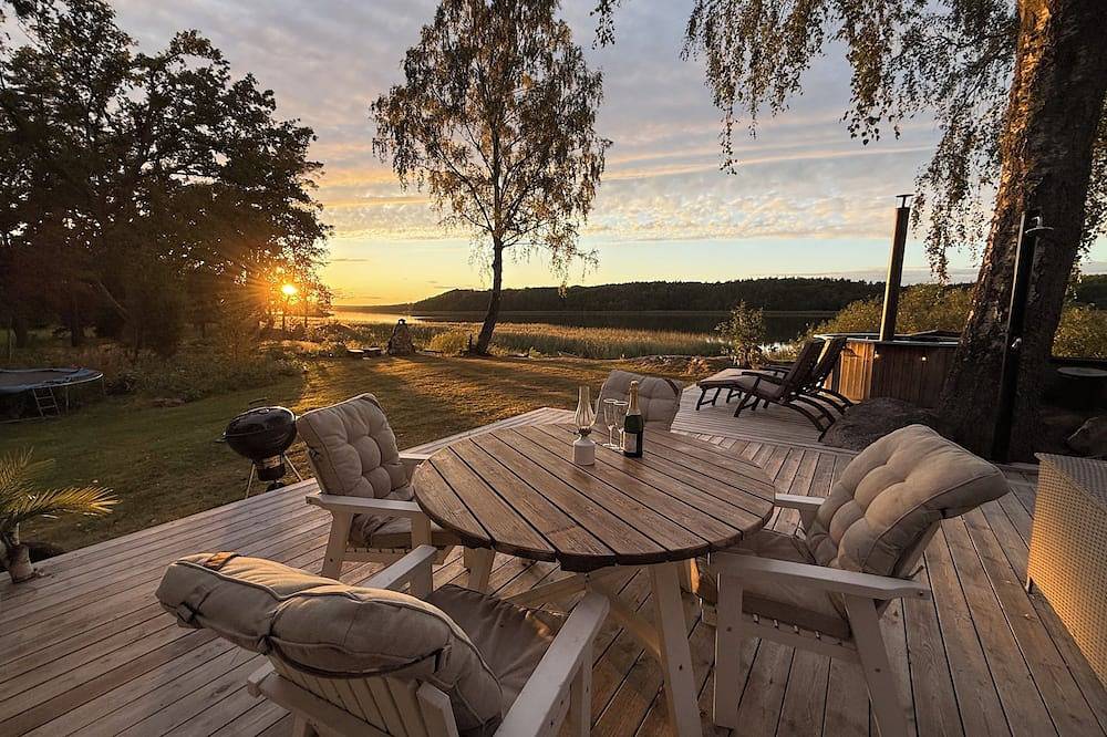 Unique Island Escape on Lake Roxen with Stunning Panorama Views, boat included in Norrköping, Roxen