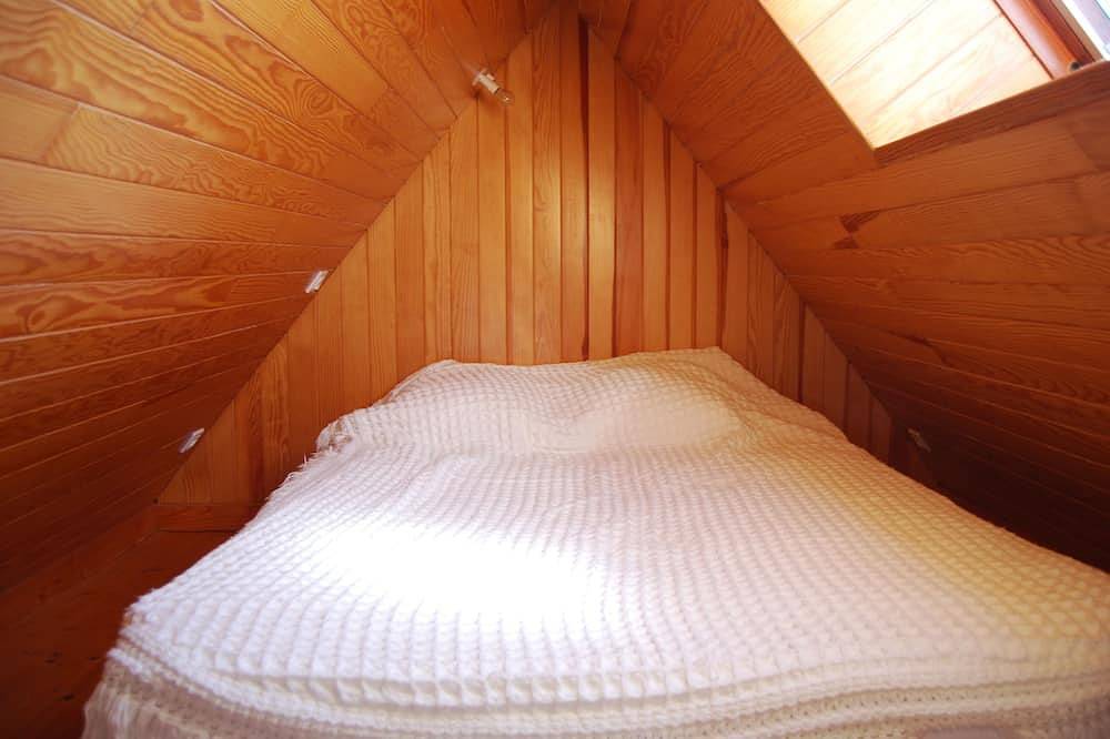Typische Bretonse maisonnette in een gehucht Cap de la Chèvre in Crozon, Iroise