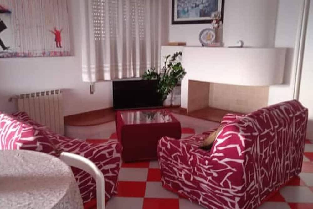 Appartamento intero, Villafiore. Appartamento grande luminoso panoramico mare/montagna Iii piano. in Baunei, Provincia di Ogliastra