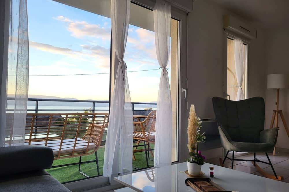 Ganze Wohnung, Geräumige Wohnung mit Pool, Balkon, Parkplatz und Wlan in Publier in Publier, Thonon-les-Bains und Umgebung