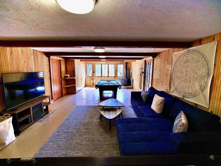 Log cabin for 14 people, with yard and hot tub as well as balcony in Idyllwild