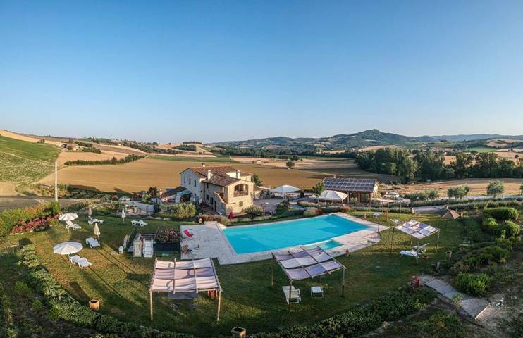 Agriturismo per 5 persone, con Terrazza e Giardino nonché Piscina e Panorama a Marsciano