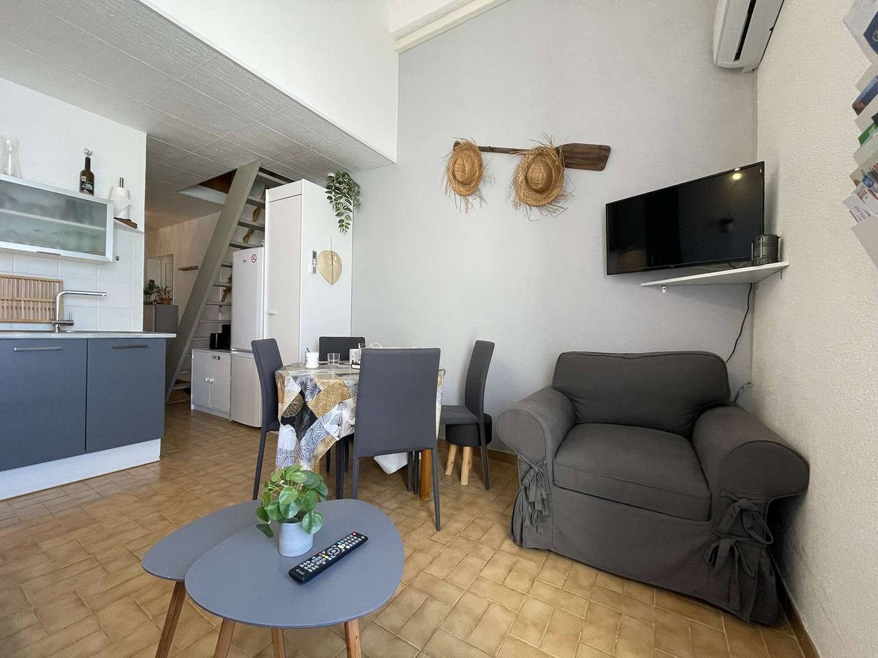 Entire apartment, Modern 6 pers apt with pool, Ac, parking - Gruissan in Gruissan (Ville), Gruissan