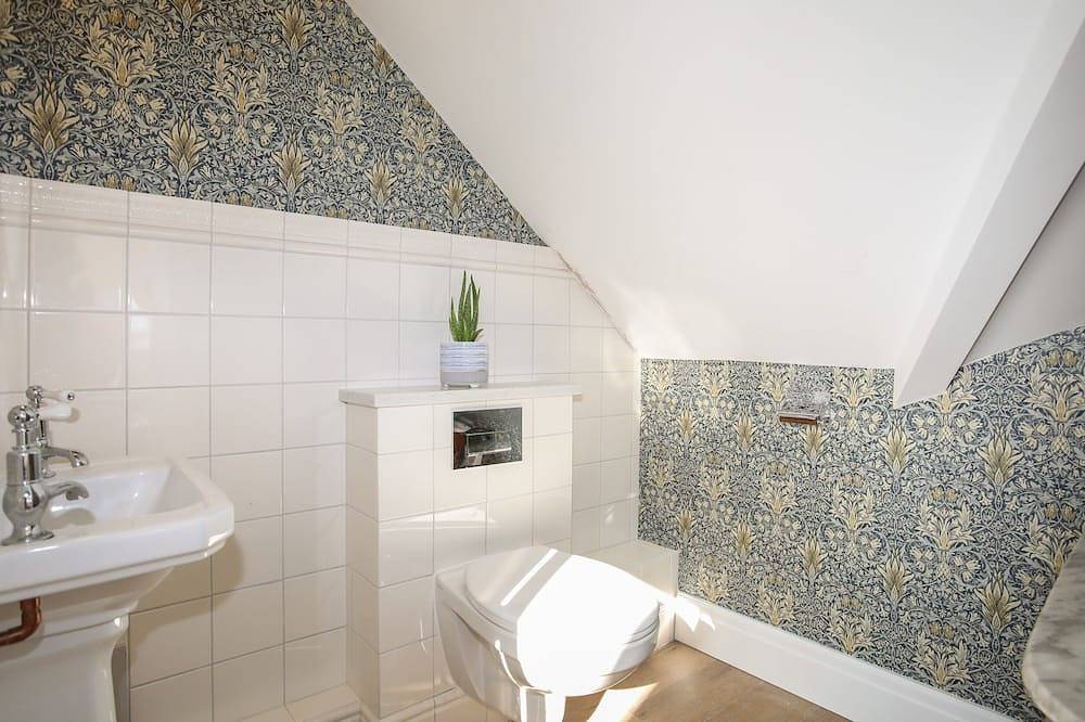 Glan Towyn, pet friendly, luxury holiday cottage in Rhoscolyn in Rhoscolyn, Isle of Anglesey