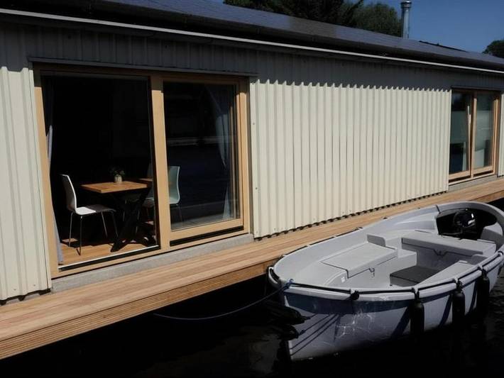 B&b voor 4 personen, with Terras and Tuin as well as Uitzicht op het meer and Uitzicht in Sloten