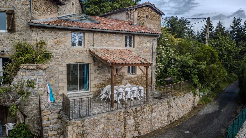 Gîte pour 12 personnes, avec terrasse et piscine à Pont-de-Labeaume - 3