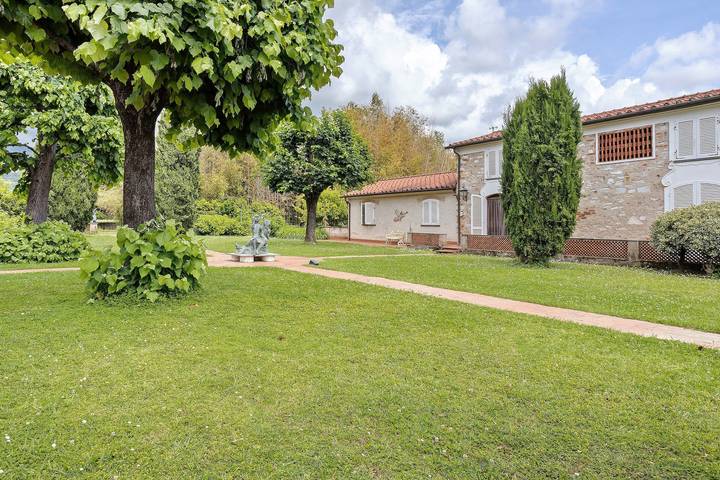 Camera Auri -Marinsky con Giardino in Comune, Wi-Fi e Aria Condizionata in Pietrasanta, Riviera Toscana