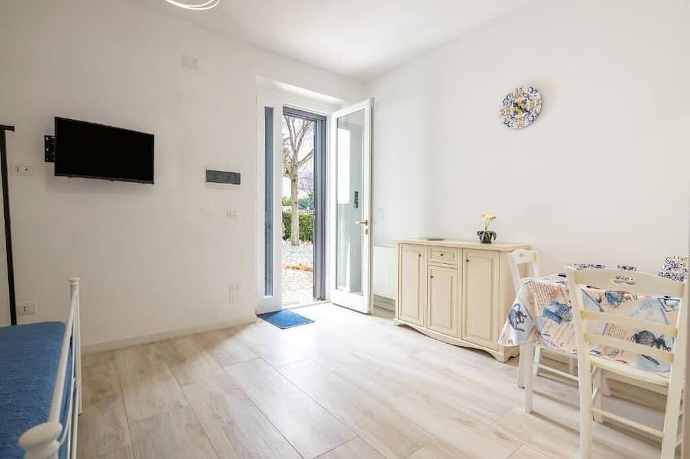 Apartamento entero, The Villa Resort, sleeps 2 + shared pool in Martina Franca, Provincia de Taranto