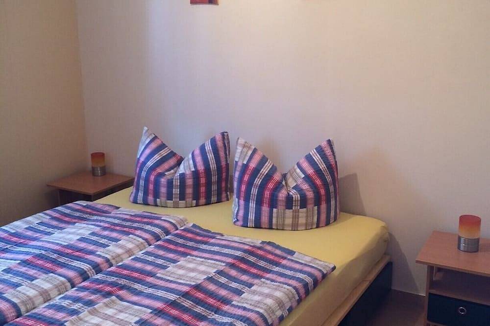 Gemütlicher Bungalow für bis zu 3 Personen mit Terrasse und Gartenblick!!! in Pruchten, Vorpommern-Rügen