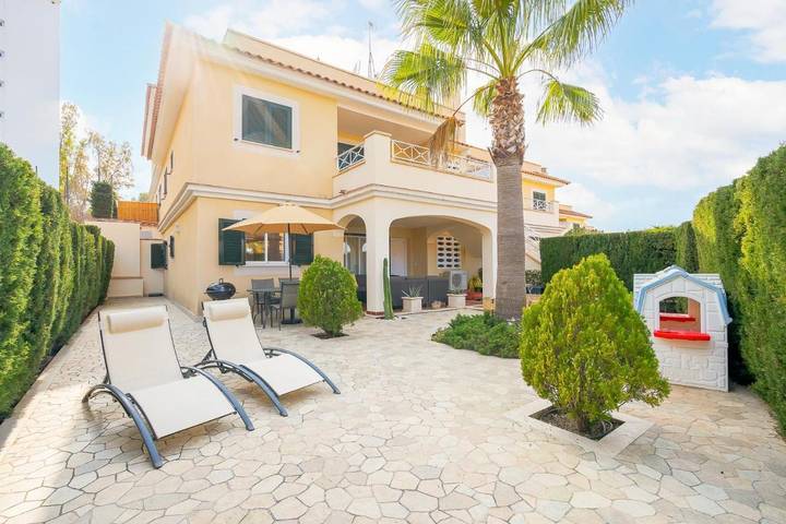 Villa pour 4 personnes, avec jardin et terrasse ainsi que jacuzzi et piscine - 1