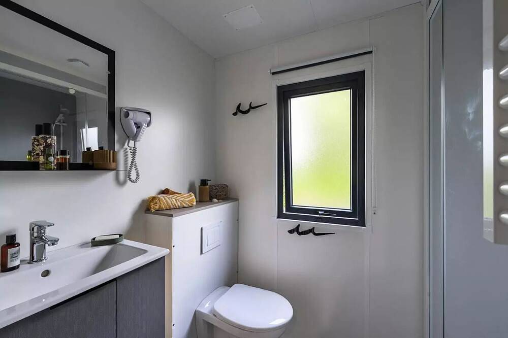 Mobil Home Prestige 4 Pièces 6 Personnes Climatisé + Tv + Jacuzzi 2sdb in Lannion, Ceinture Dorée