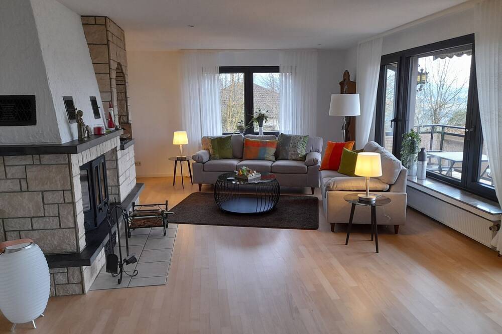 Haus am See mit Aussen-und Innenkamin Sorpesee (Sauerland) in Sundern, Sorpesee