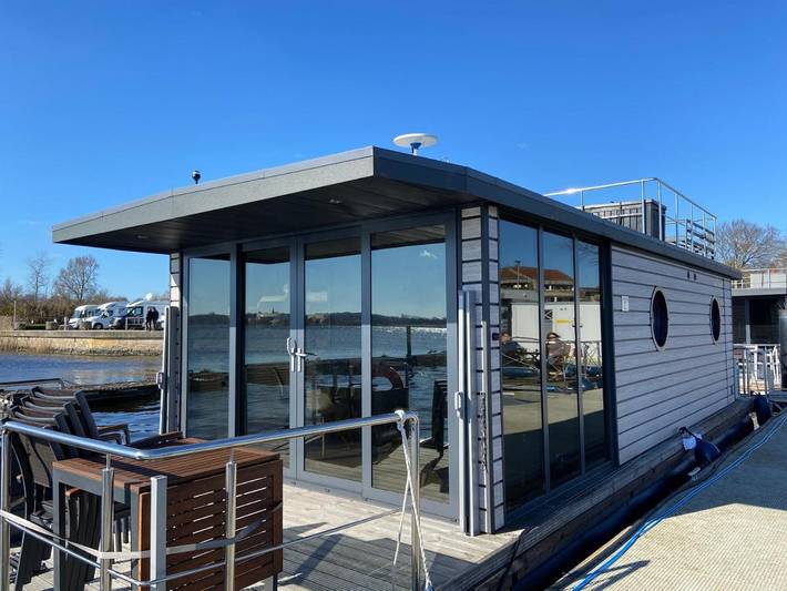 Boot für 4 Personen, mit Balkon und Terrasse sowie Seeblick und Ausblick in Schleswig