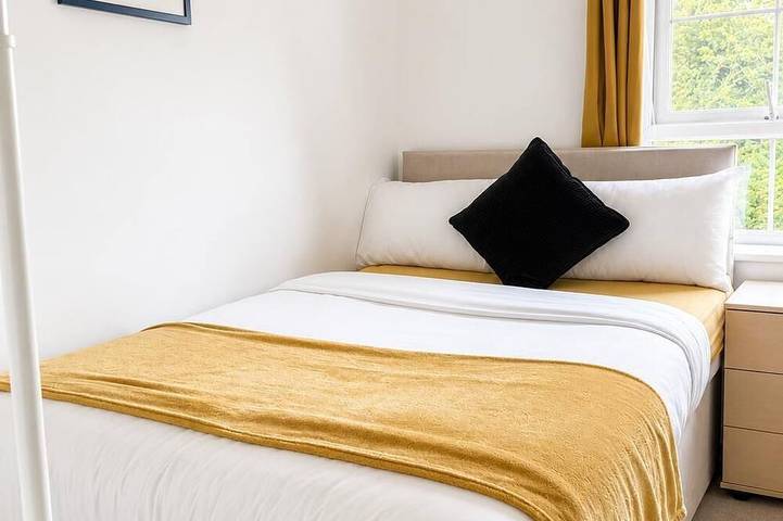 Modern 3-Bedroom Home in Wakefield – Sleeps 5 in Wakefield, Westliches Yorkshire
